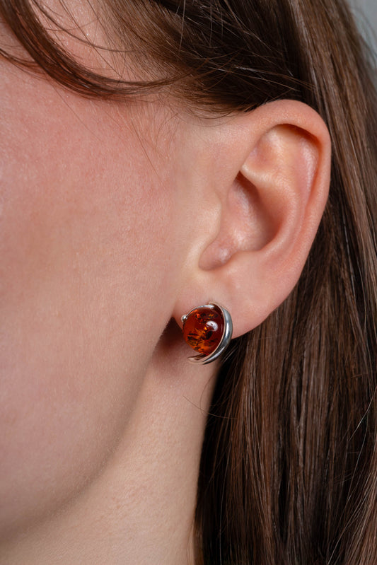 Srebrne okrągłe kolczyki z bursztynem
