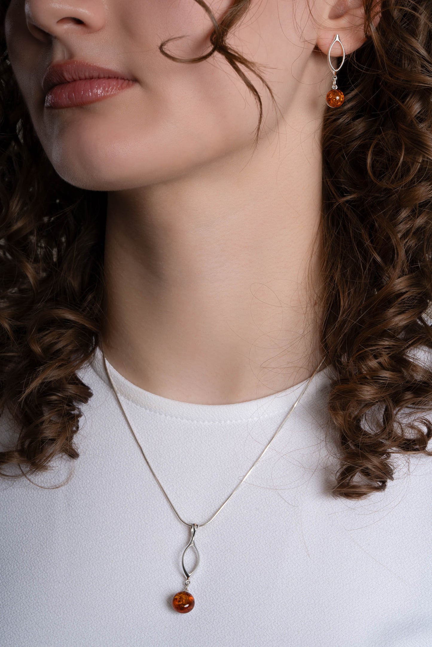 Srebrne kolczyki z bursztynem