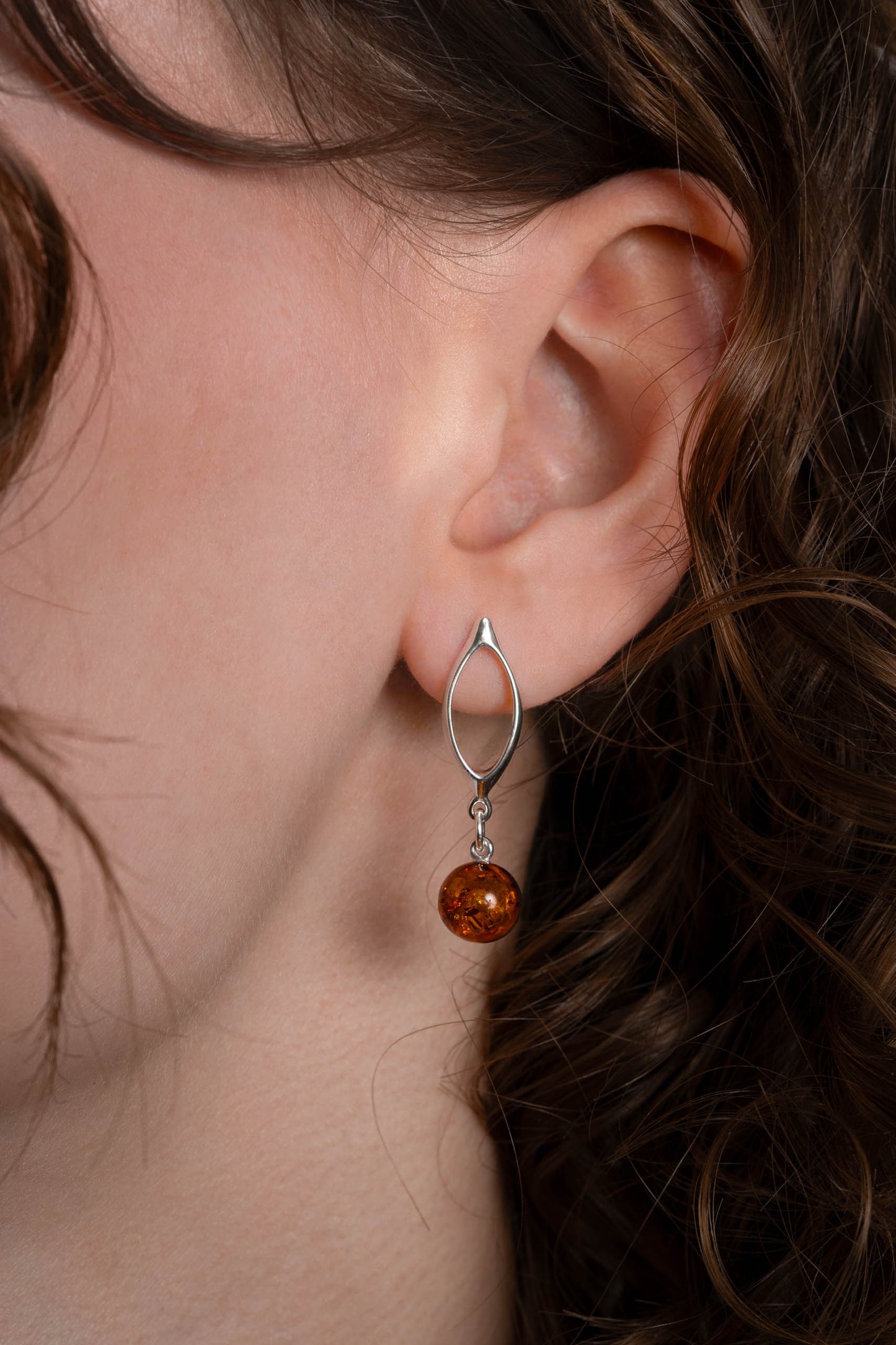 Srebrne kolczyki z bursztynem