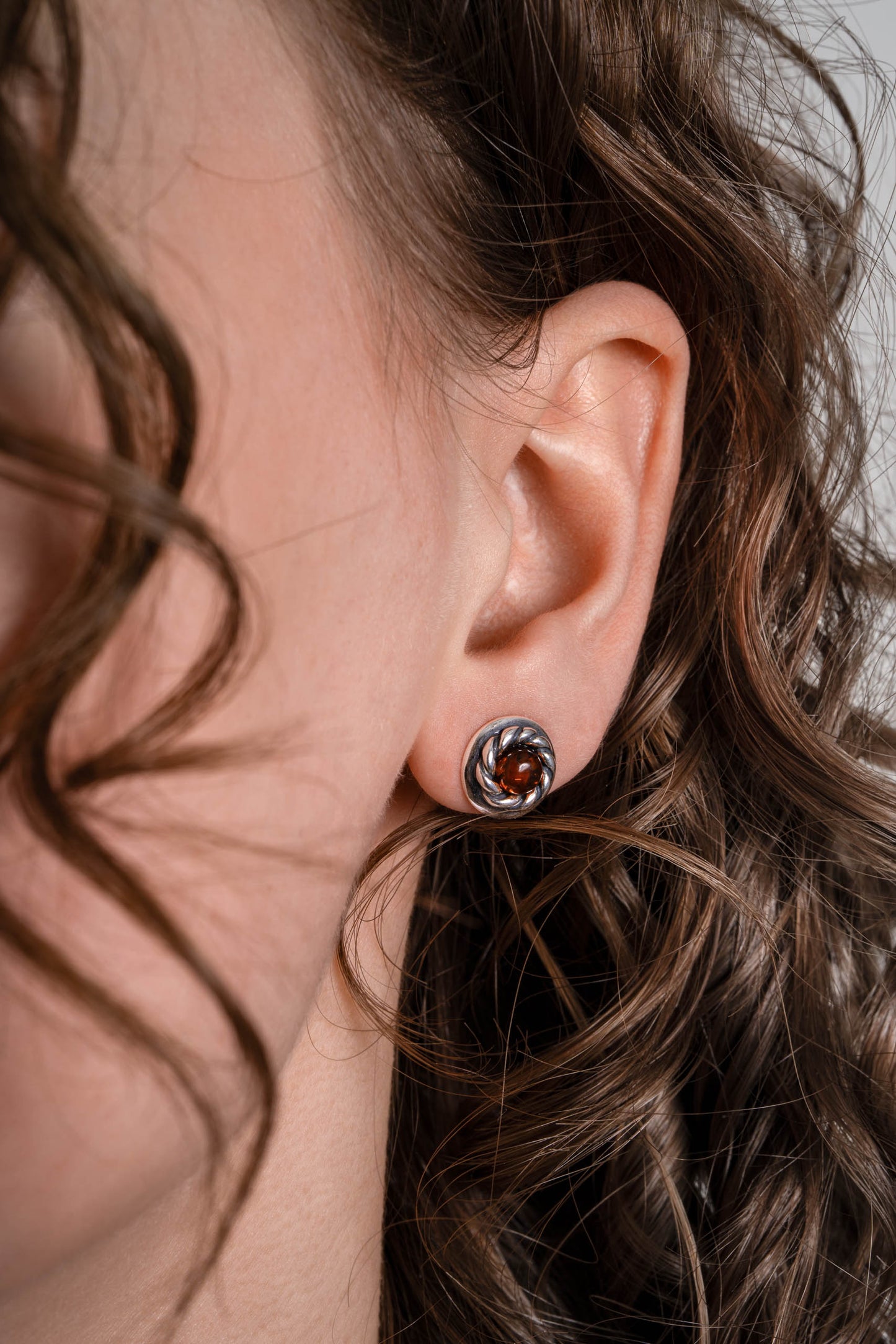 Srebrne kolczyki z bursztynem