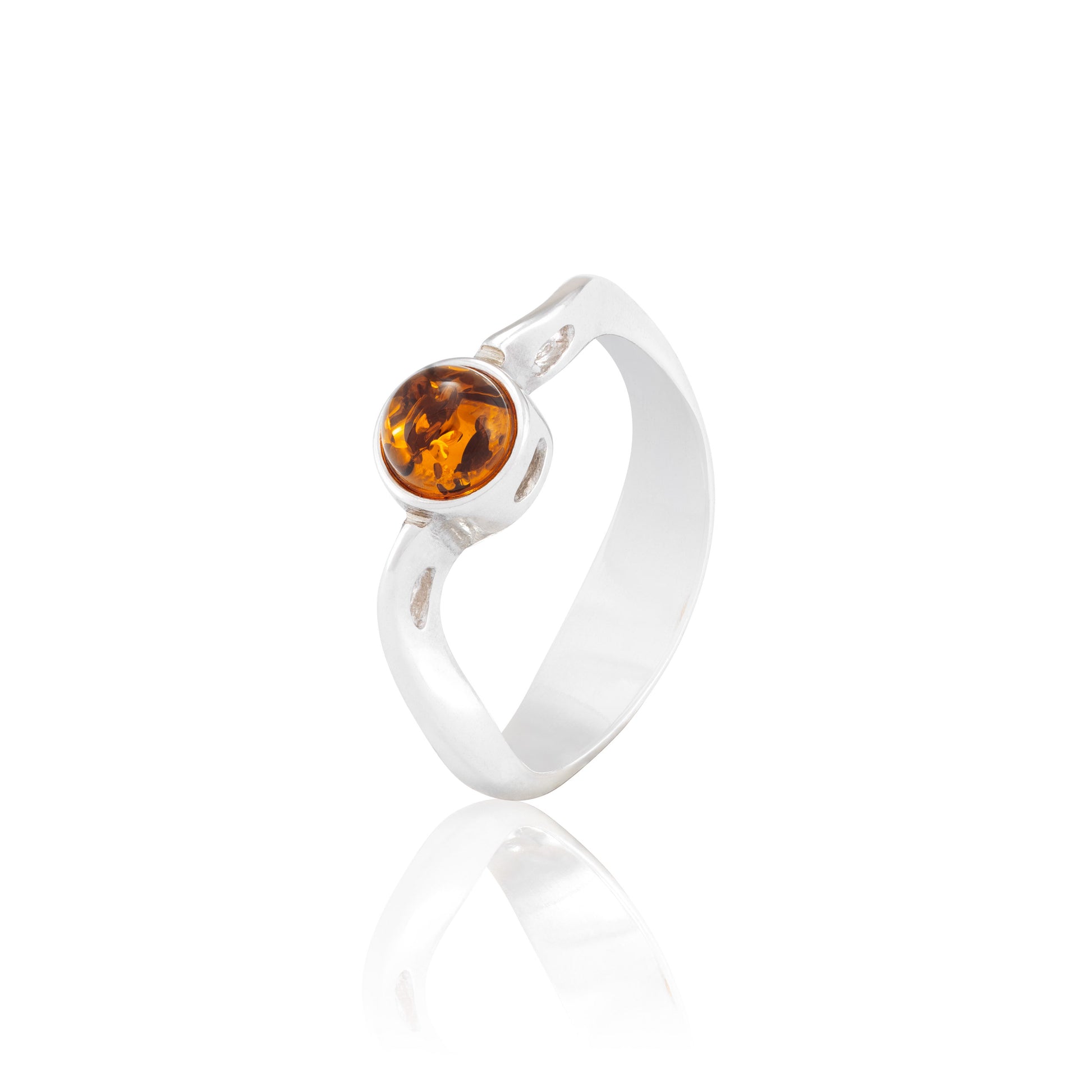 Pierścionek srebrny z małym, okrągłym bursztynem - Fenix Jewellery